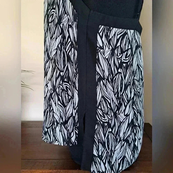 ❤️ Black and White Dynamite Sleeveless Top - Picture 8 of 13